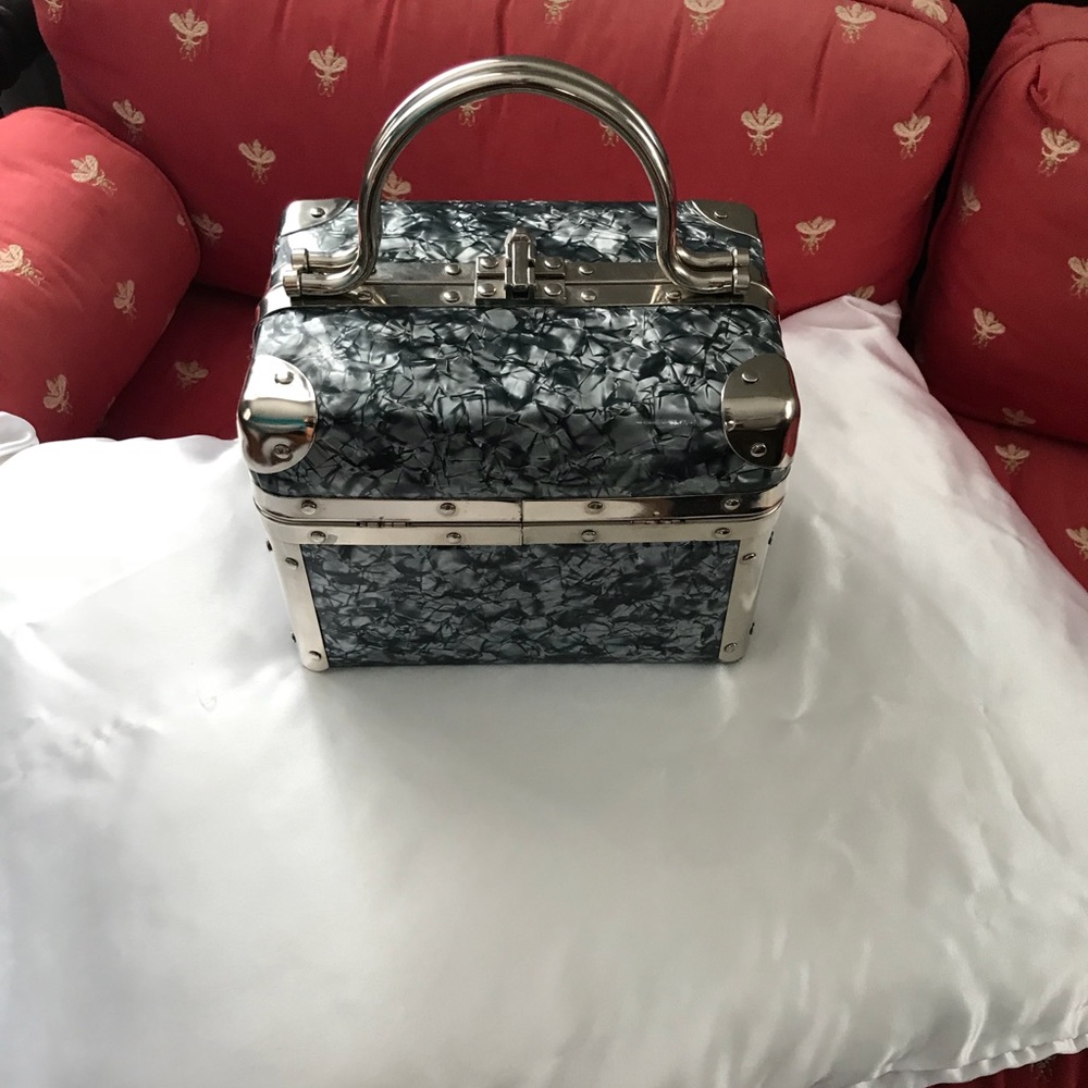 Purse - Picture 2 of 8